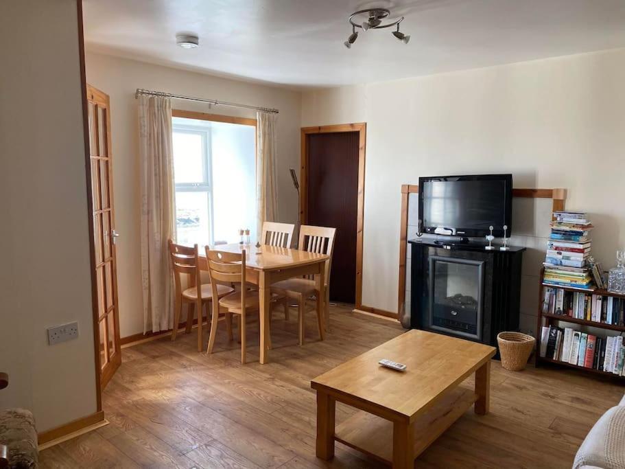 2 Bedroom House Overlooking Pierowall Bay, Westray Exterior photo